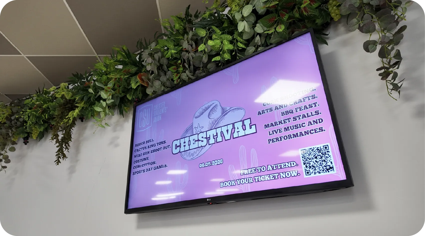 Extend the reach of graduations, open days and university events through live streaming across campus screens.